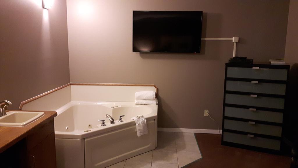 Canway Inn & Suites Dauphin Zewnętrze zdjęcie